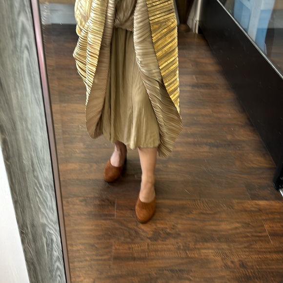 Anthropologie Mauve golden pleaded midi skirt - Picture 4 of 4